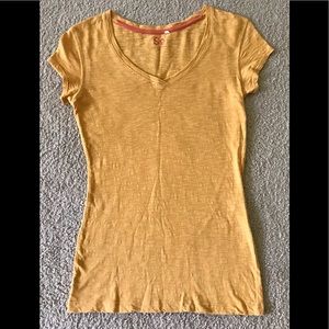 🆕🔥MACYS CUTE MUSTARD COLOR SHORT SLEEVES SHIRT NEVER WORN SUPER SOFT!!